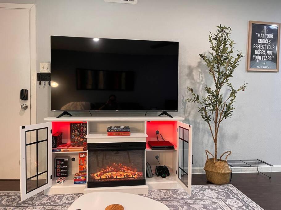 Healing Haven King Bed Suite Далас Екстериор снимка