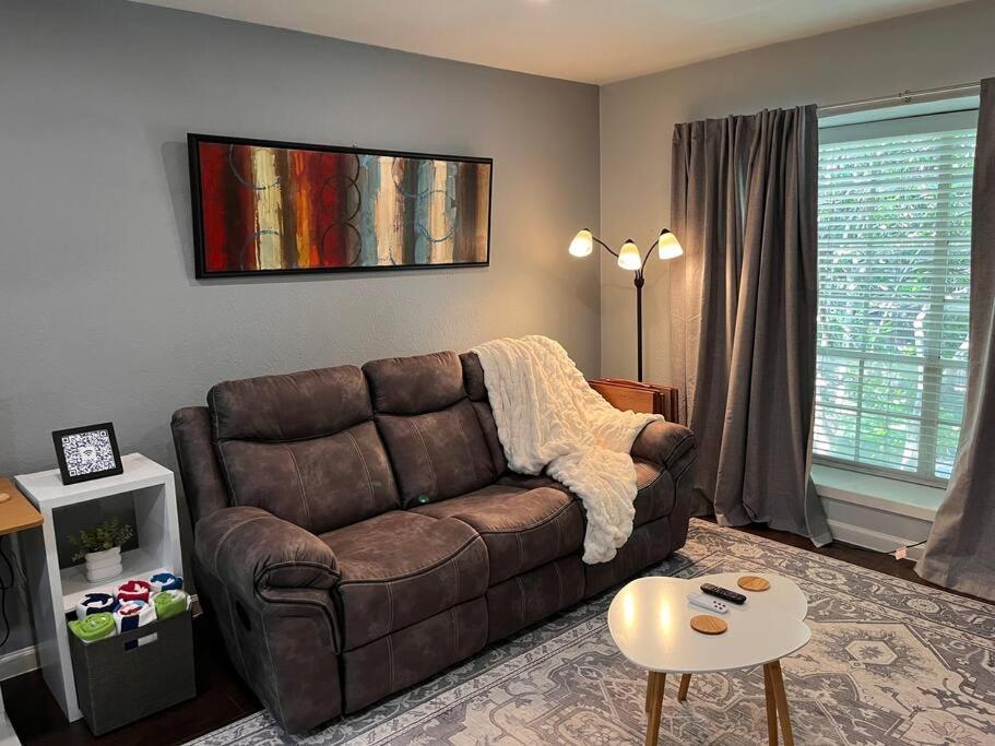 Healing Haven King Bed Suite Далас Екстериор снимка
